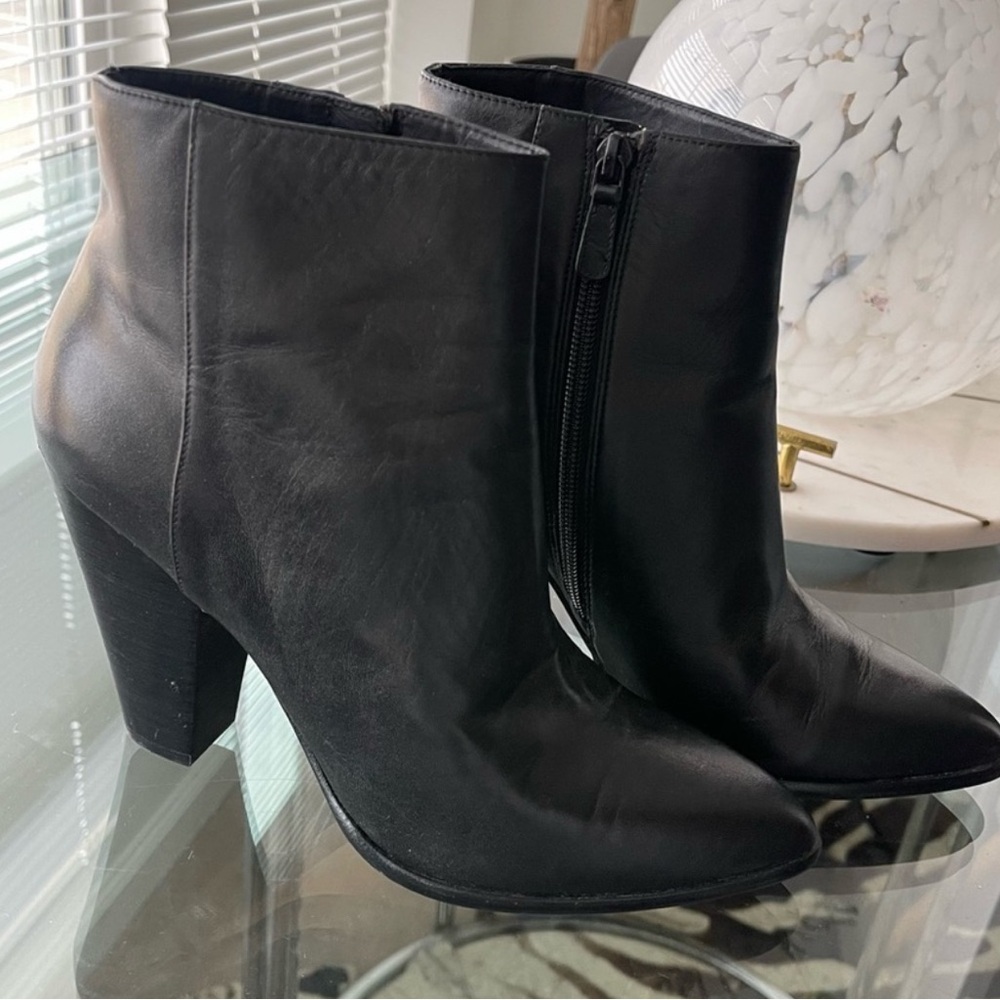 Cole Haan Elegant Black Ankle Boots